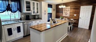 Route 66 Rails to Trails home with Central AC and WIFI