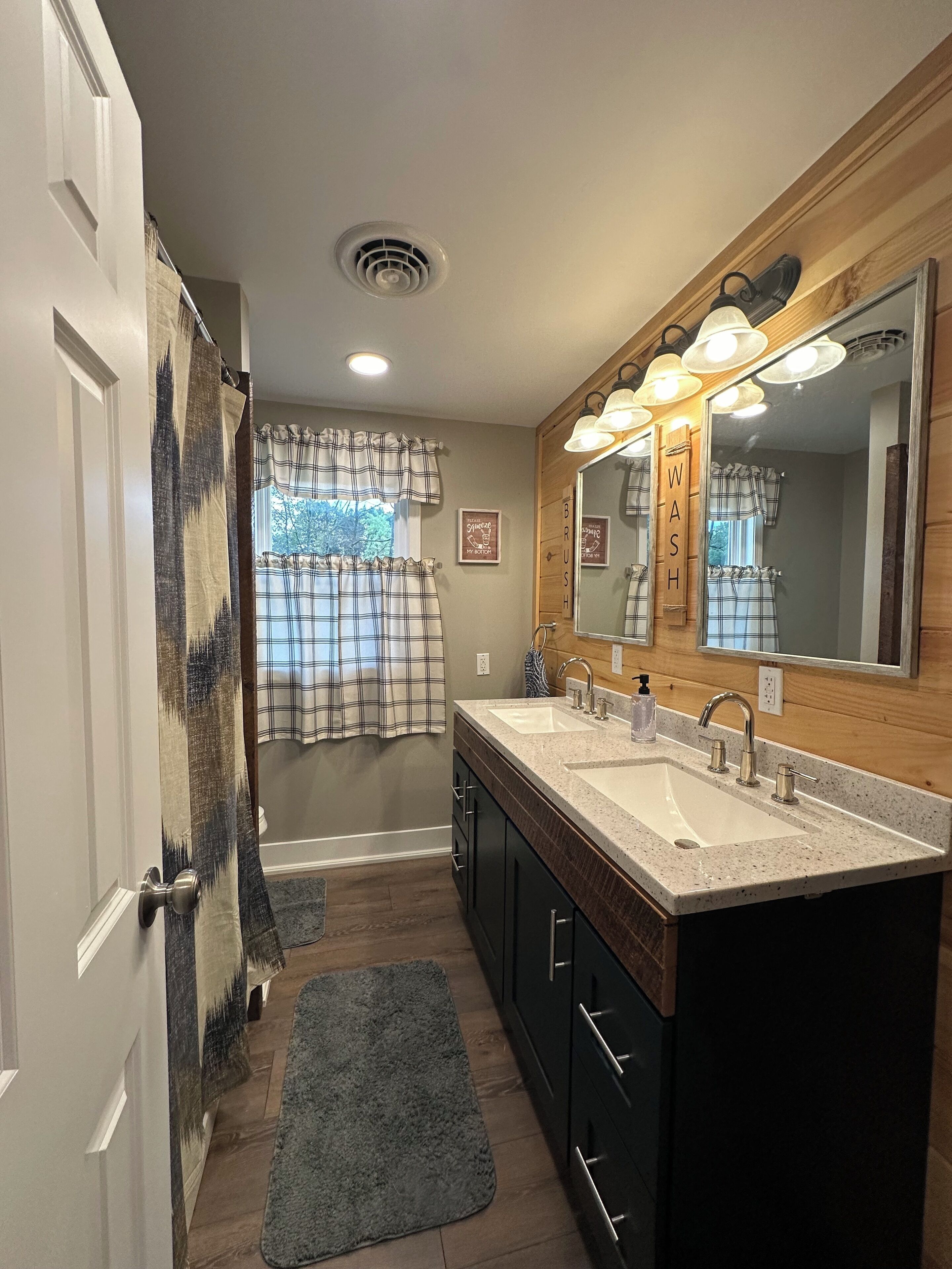Towels, soap, shampoo, toilet paper