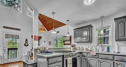 My Happy Place-Smith lake 4bed/ 3 bath, ,entertainment dock, pet friendly