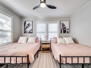 2 chambres, fer et planche à repasser, Wi-Fi, draps fournis