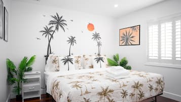 3 habitaciones, tabla de planchar con plancha y cuna de viaje