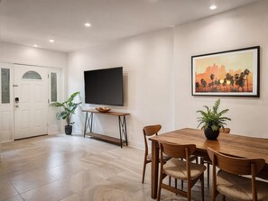 Dining - Fire Pit & Game Room 4 Beds Near Beach, LAX & SoFi (Lawndale)