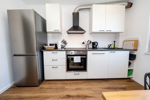 Réfrigérateur, four, plaque de cuisson, lave-vaisselle