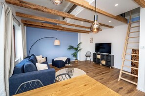 Smart TV - Modern maisonette apartment in the riverside district (Bremen)