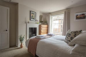 2 bedrooms, desk, iron/ironing board, WiFi - Saltwater Cottage, Deal (Deal)