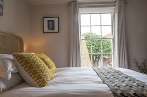 2 bedrooms, desk, iron/ironing board, WiFi - Saltwater Cottage, Deal (Deal)