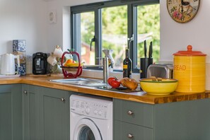 Fridge, microwave, oven, coffee/tea maker