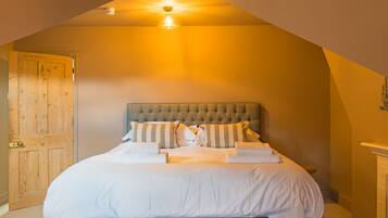 3 bedrooms, desk, iron/ironing board, WiFi