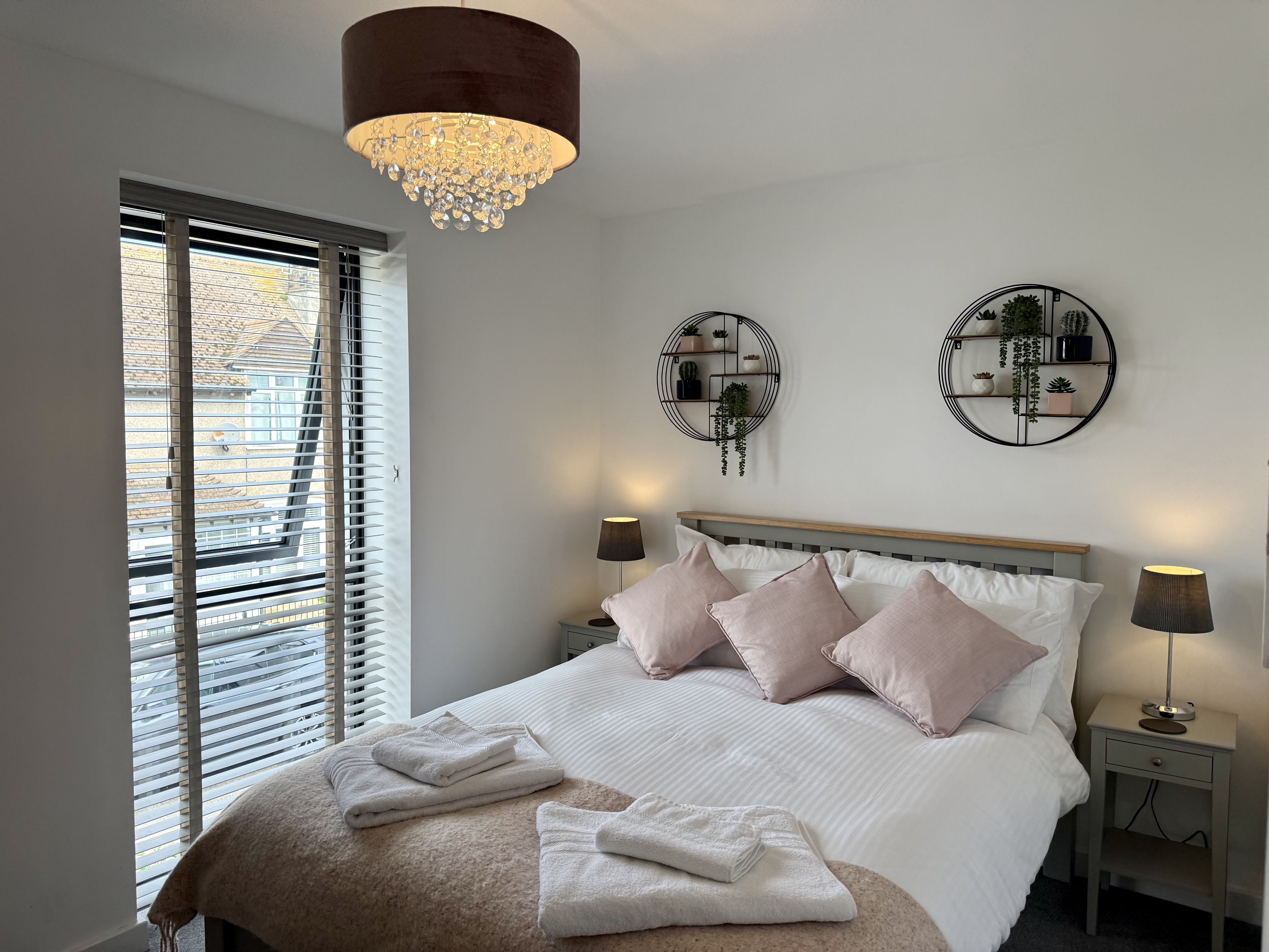 3 室のベッドルーム、デスク、アイロン / アイロン台、WiFi