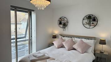 3 bedrooms, desk, iron/ironing board, WiFi