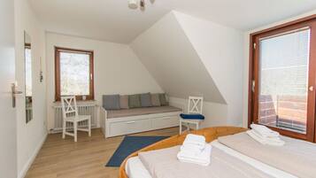 Mobile Unterkunft | 2 Schlafzimmer, individuell eingerichtet, Bügeleisen/Bügelbrett