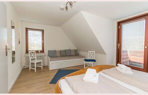 Mobile Unterkunft | 2 Schlafzimmer, individuell eingerichtet, Bügeleisen/Bügelbrett