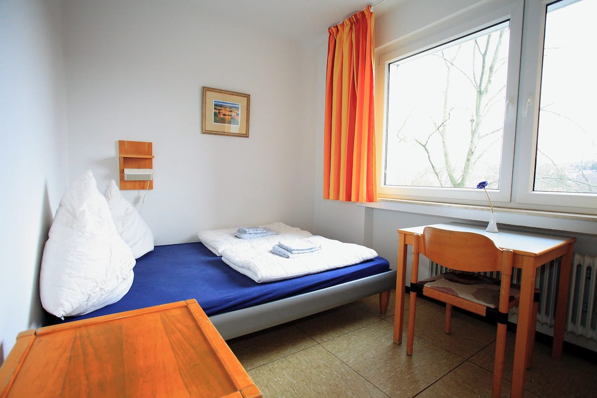 Habitación básica doble de uso individual | 1 habitación, wifi gratis y ropa de cama