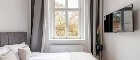 1 bedroom, iron/ironing board, WiFi