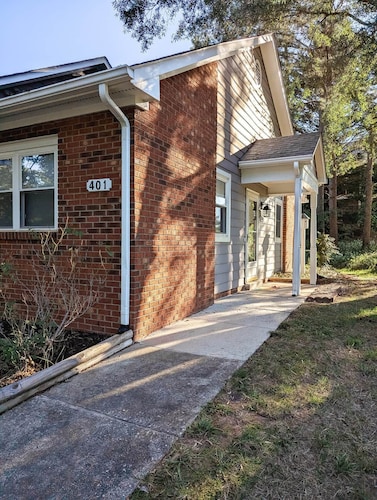 Stylish One-Level Near RDU | Cozy & Modern