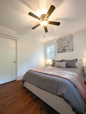 2 bedrooms, iron/ironing board, travel cot, WiFi