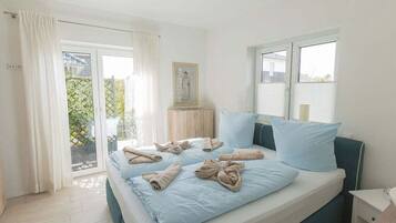 3 bedrooms, individually furnished, iron/ironing board