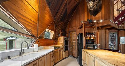 Mid Century Dome Close to Wineries!