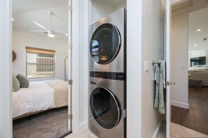 6 chambres, fer et planche à repasser, lit parapluie, Wi-Fi gratuit