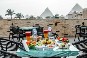 View from property - Night Pyramids Inn (Giza)