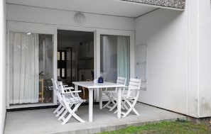 Outdoor dining - Cozy apartment in Nexø with WiFi (Nexø)