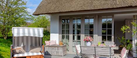 House | Outdoor dining