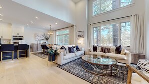 Fernseher, Kamin, Videospiele, Arbeitsbereiche