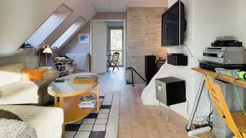 Classic Double Room, 1 Double Bed | Blackout drapes, iron/ironing board, free WiFi