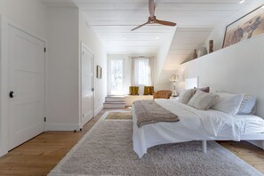 4 bedrooms, desk, iron/ironing board, free WiFi