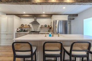 Mikrowelle, Ofen, Herdplatte, Geschirrspüler