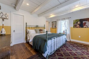 4 chambres, bureau, fer et planche à repasser, accès au Wi-Fi (inclus)