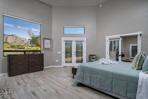 1 bedroom, desk, WiFi, bed sheets