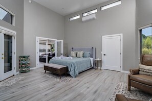 1 bedroom, desk, WiFi, bed sheets