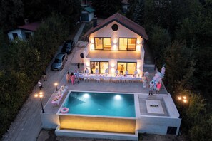 Pool - Charming 4-bedroom villa with AC and WiFi in wonderful Sarajevo (Sarajevo)