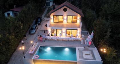 Charming 4-bedroom villa with AC and WiFi in wonderful Sarajevo