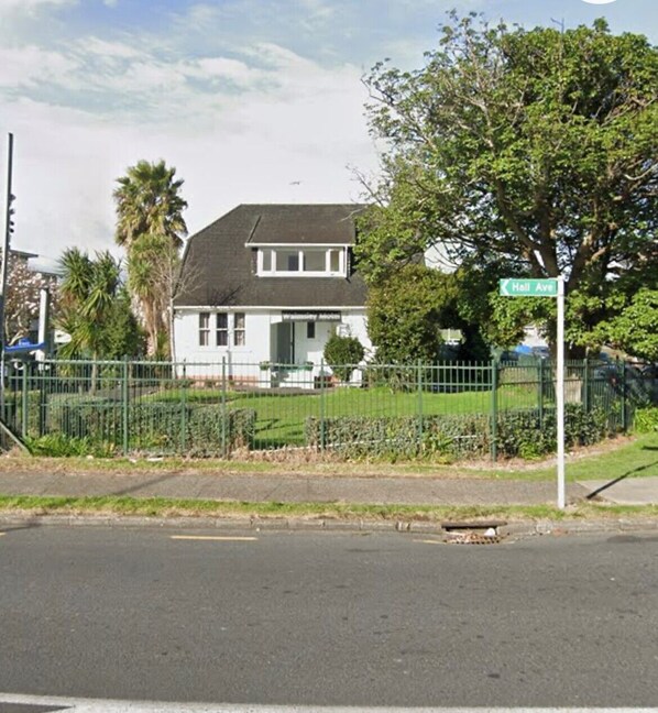 Mặt tiền nơi lưu trú