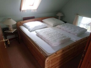 2 間臥室、布置獨特、熨斗/熨衣板