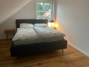 4 soverom, individuelt innredet og strykejern/-brett