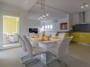 Mobile Home | Private kitchen