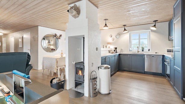 A modern kitchen with a built-in stove, a sink, and a window. - Awesome home in Ringkøbing with sauna (Ringkøbing)
