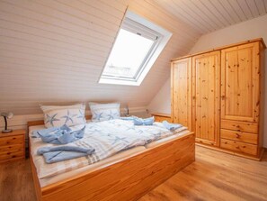 3 bedrooms, individually furnished, iron/ironing board