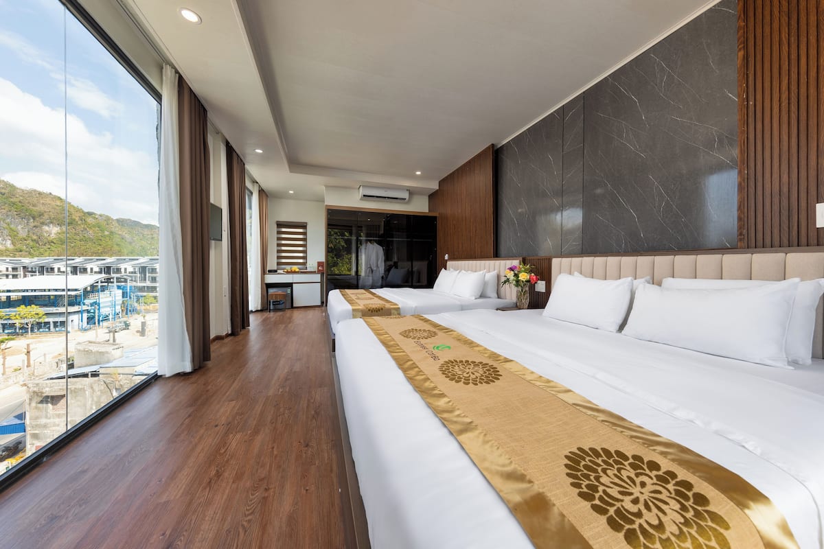 Executive Studio, Mountain View | Premium bedding, down comforters, minibar, desk