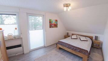 3 bedrooms, individually furnished, iron/ironing board