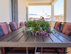 تناول الطعام