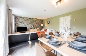 House | Dining - Charming Whitehurst Drive Nest in Manchester (Manchester)