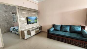 Apartment | Living area | TV