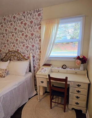 3 habitaciones, escritorio, tabla de planchar con plancha y wifi gratis