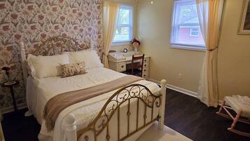 3 bedrooms, desk, iron/ironing board, free WiFi