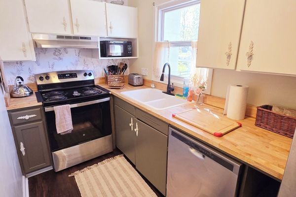 Frigorifero, microonde, forno, piano cottura