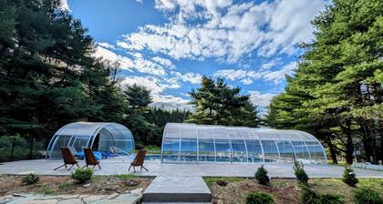 Indoor Pool, 7 bdrm, Designer Home, Hot Tub, Stunning Kitchen